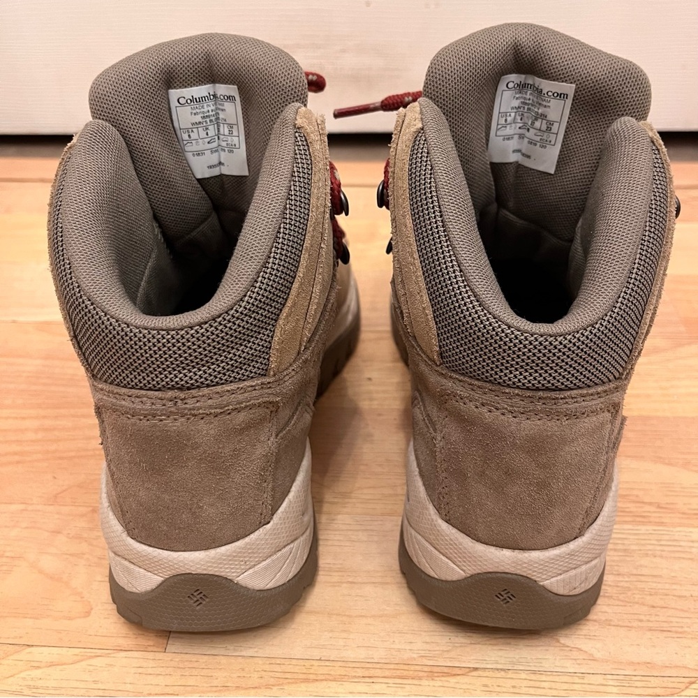 COLUMBIA Hiking Boots - Picture 6 of 8